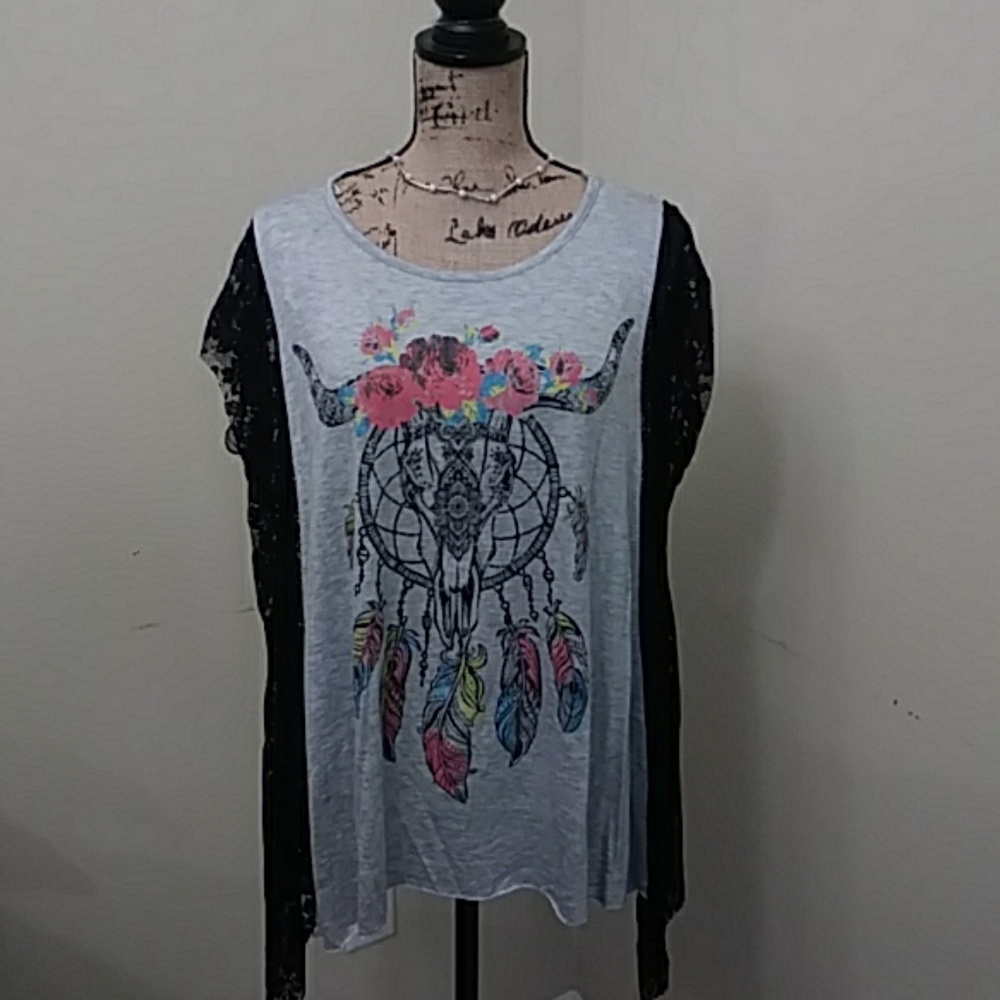 Boutique Dreamcatcher Feathers & Lace Tee