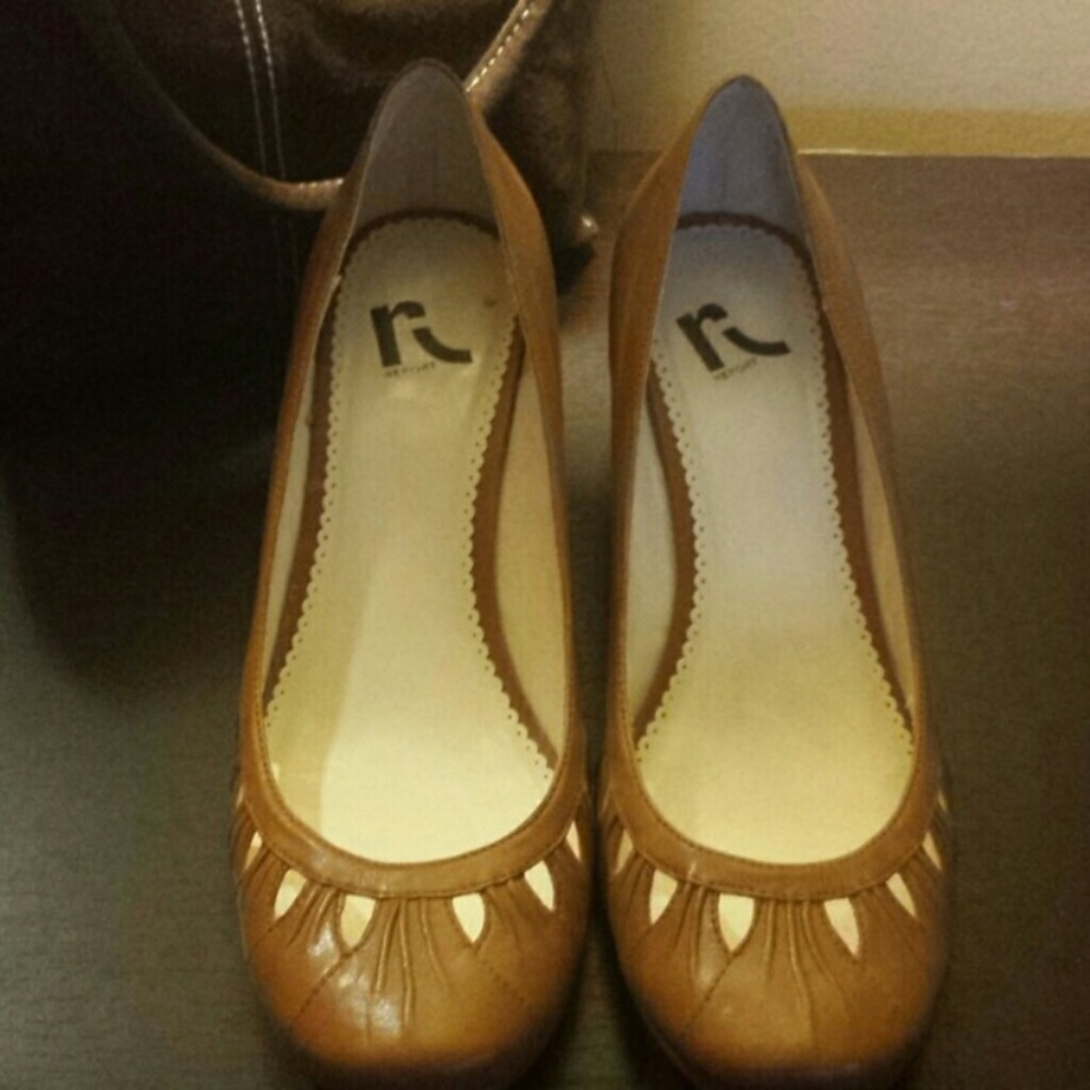 Report wedge cutout heels
