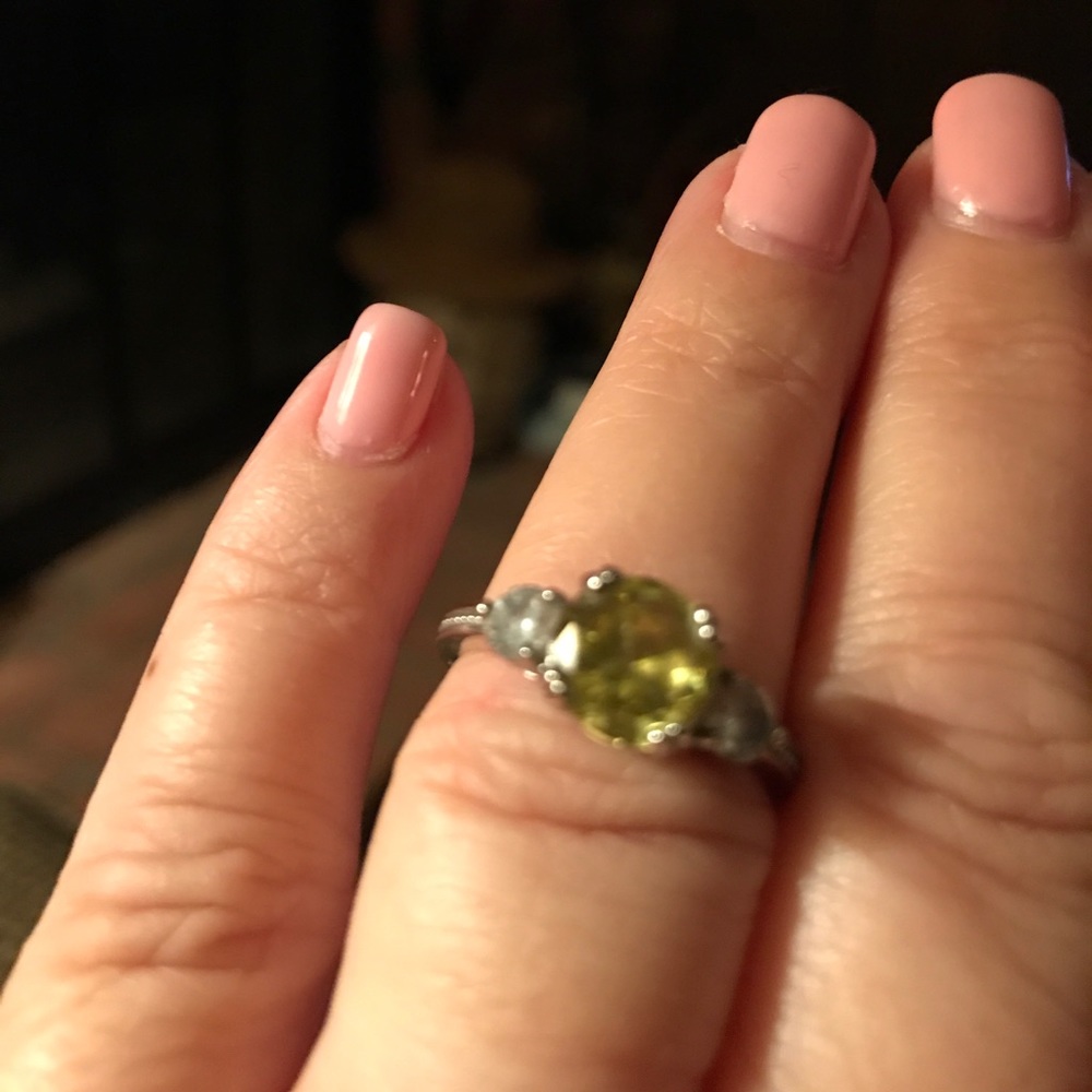 Light lime green center stone