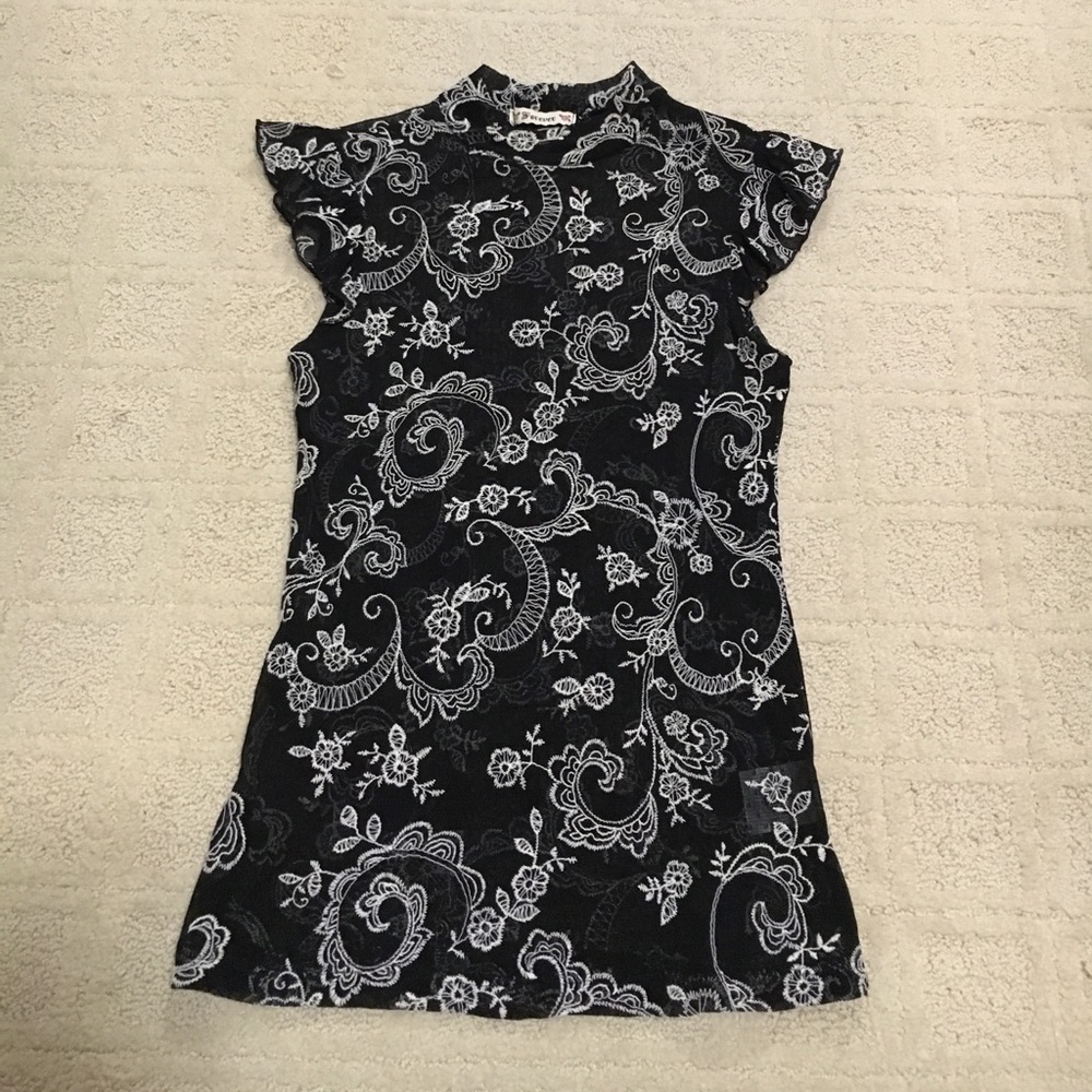 Forever21 embroidered top