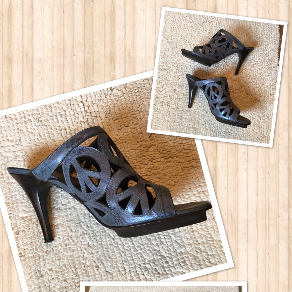8 DJP Metallic Blue Peace Sign Leather Heels - Picture 7 of 7
