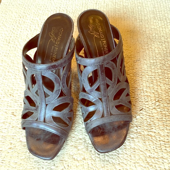 8 DJP Metallic Blue Peace Sign Leather Heels - Picture 4 of 7