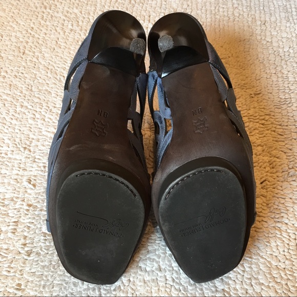 8 DJP Metallic Blue Peace Sign Leather Heels - Picture 6 of 7