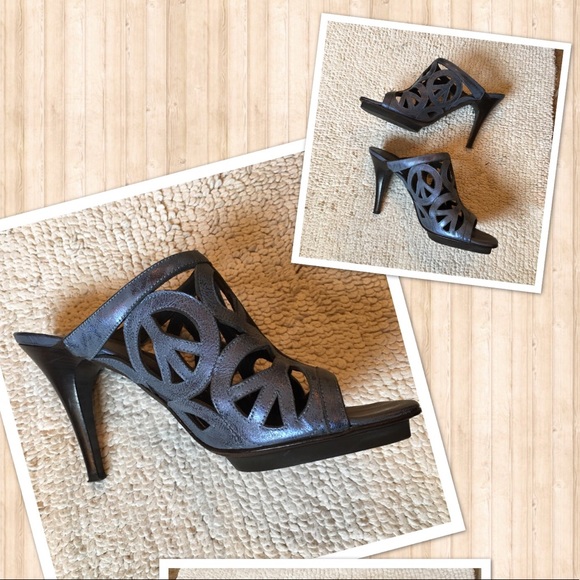 8 DJP Metallic Blue Peace Sign Leather Heels - Picture 7 of 7