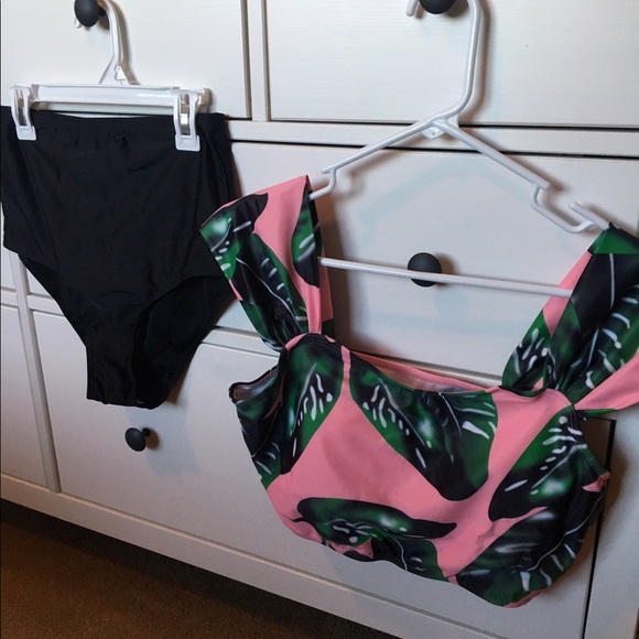 💕Closeout💕Flowered Bikini Top - Picture 4 of 4