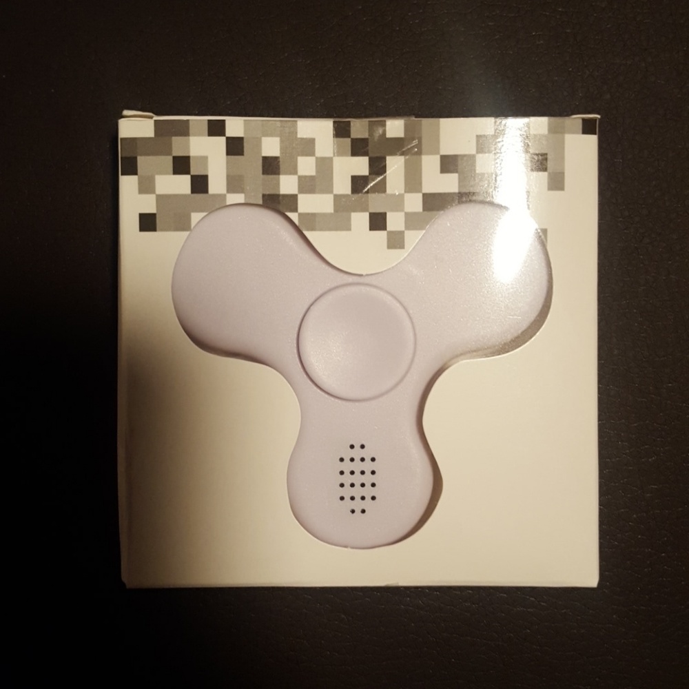 BRAND NEW FIDGET SPINNER W/BLUETOOTH!!!