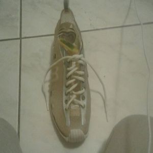 Sneaker look brand new bymelussa