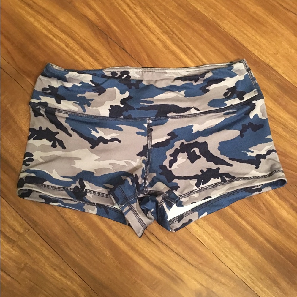 Limited edition FLEO blue camo shorts size Small