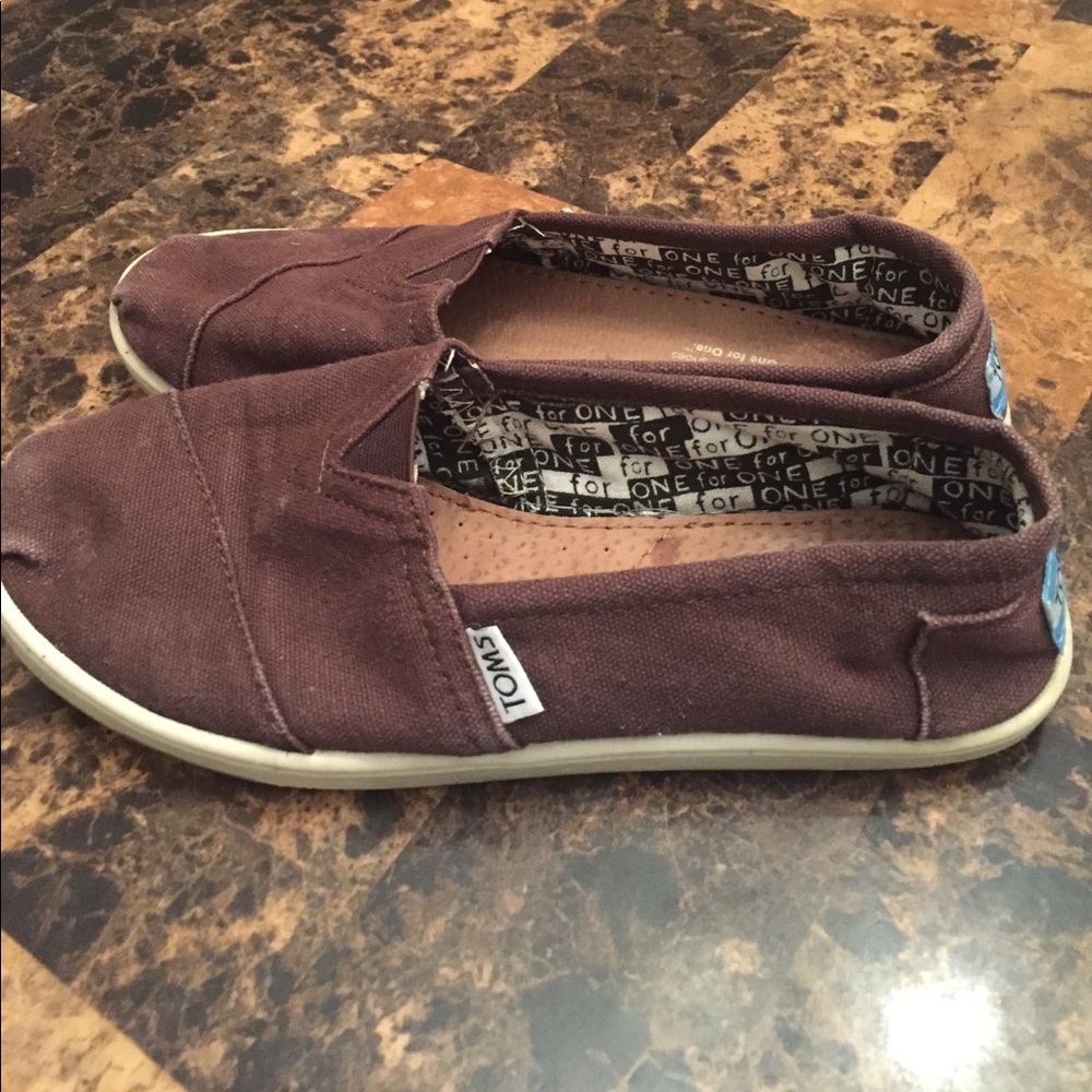 Toms size youth 4