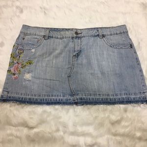 Distressed mini skirt