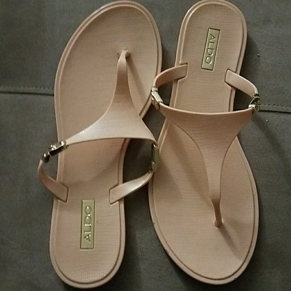 Also flip flop -nude