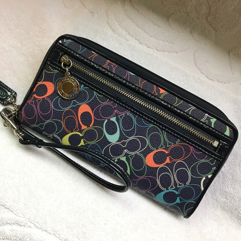 Sold to dgirl284. Coach wallet.