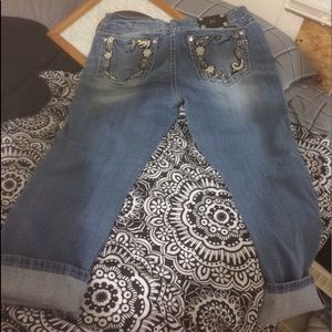 Size 32 miss me Capris