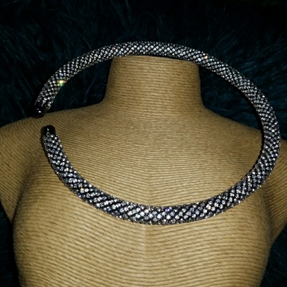 Choker - Picture 3 of 5