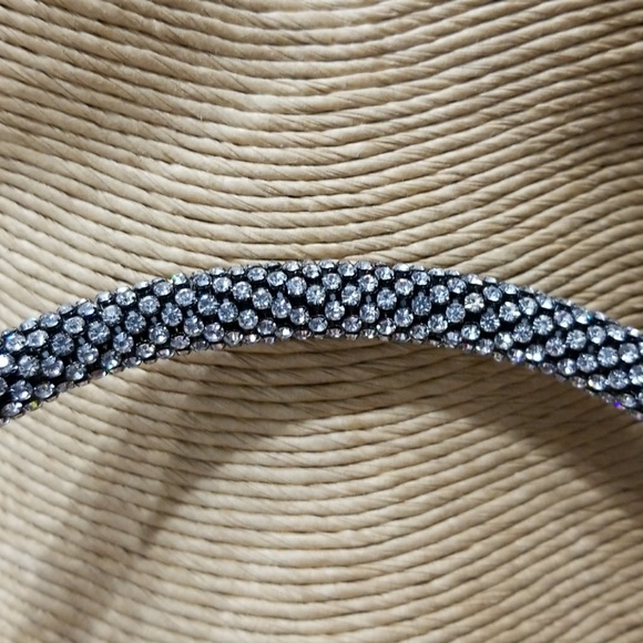 Choker - Picture 4 of 5