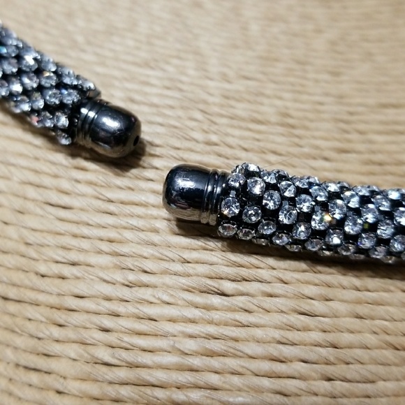 Choker - Picture 5 of 5