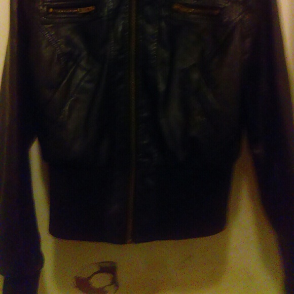 Leather jacket - Picture 2 of 6