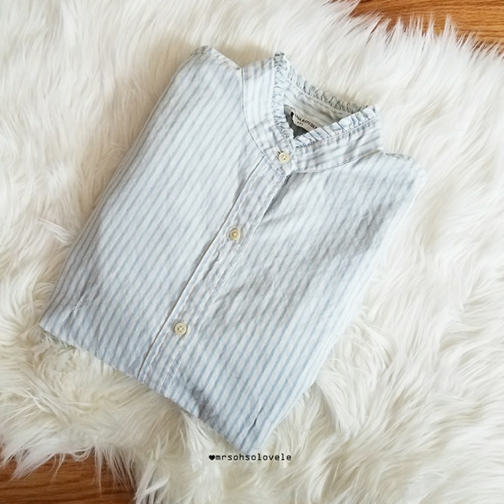 BANANA REPUBLIC baby blue stripe button down sizeL