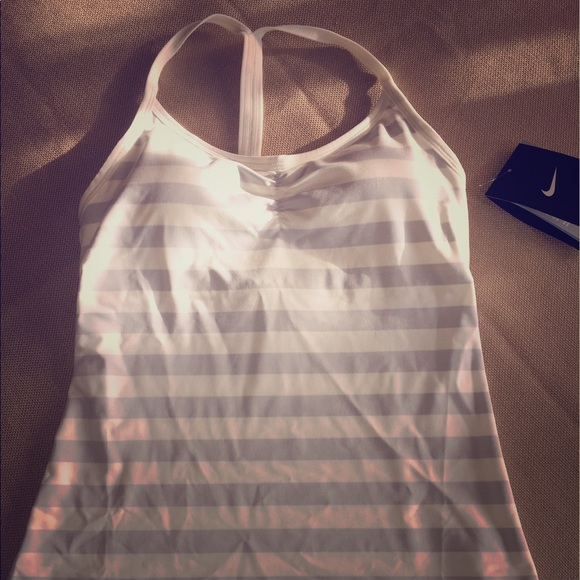 Nike women tennis/golf top, New with tag - Picture 1 of 3