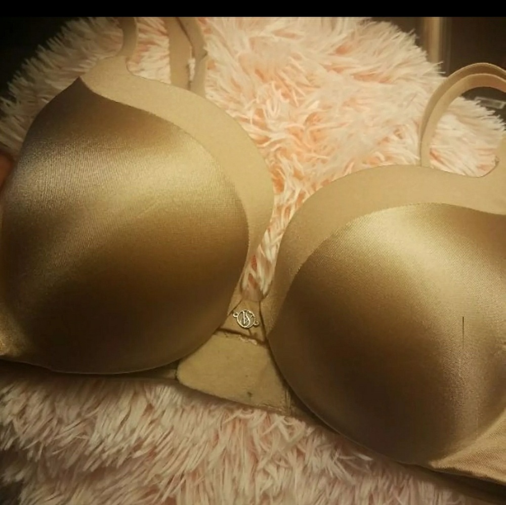 Victoria secret push up bra add 1 1/2 cups 34B