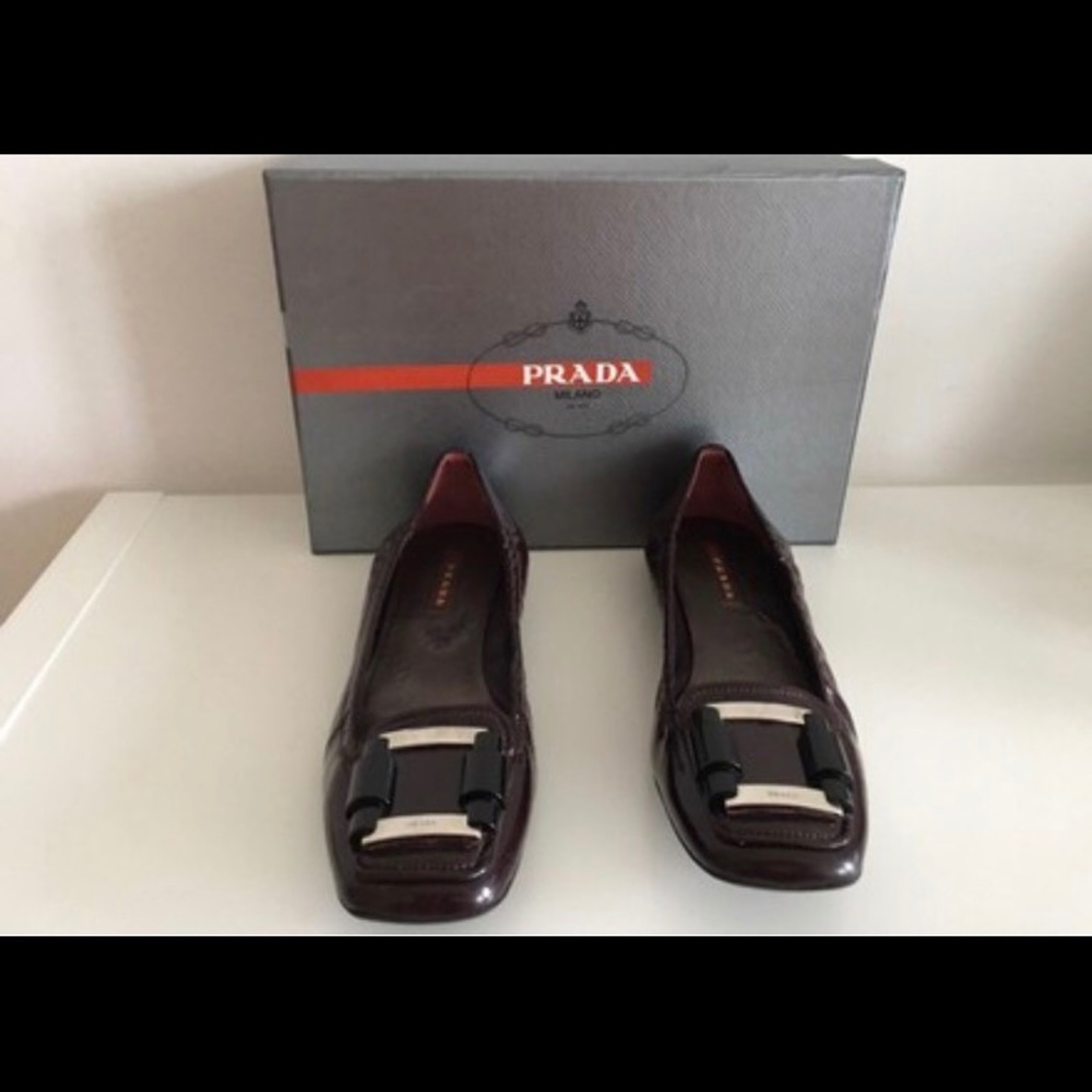 Prada flats in PERFECT CONDITION 40