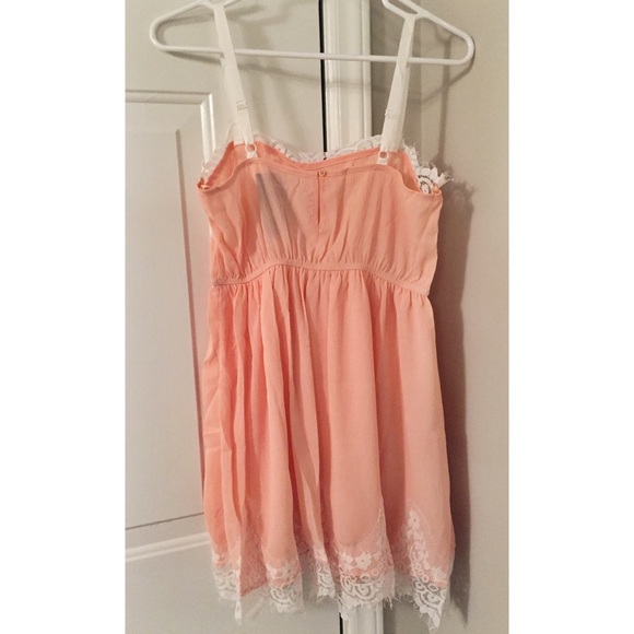 NWT Flattering Sundress in Peach 🍑 w/ Lace Detail - Picture 3 of 5