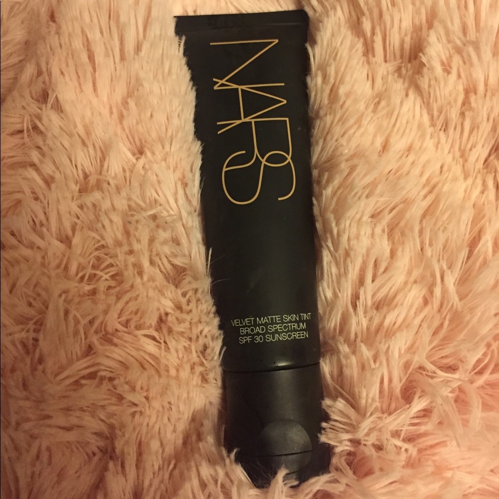 NARS Velvet Matte Skin Tint (Annapurna- Medium2)