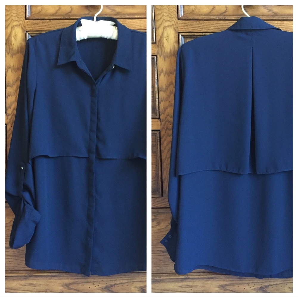 Navy blouse in on-trend silhouette!