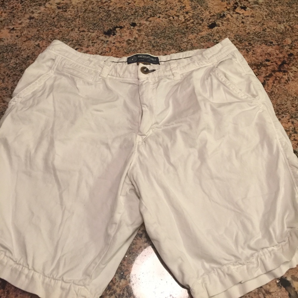 American Eagle Khaki Shorts White