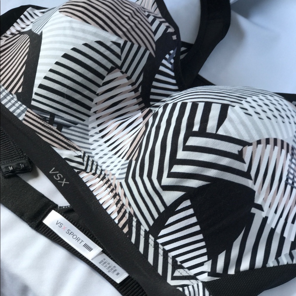 VSX Sports Bra • New • 38D