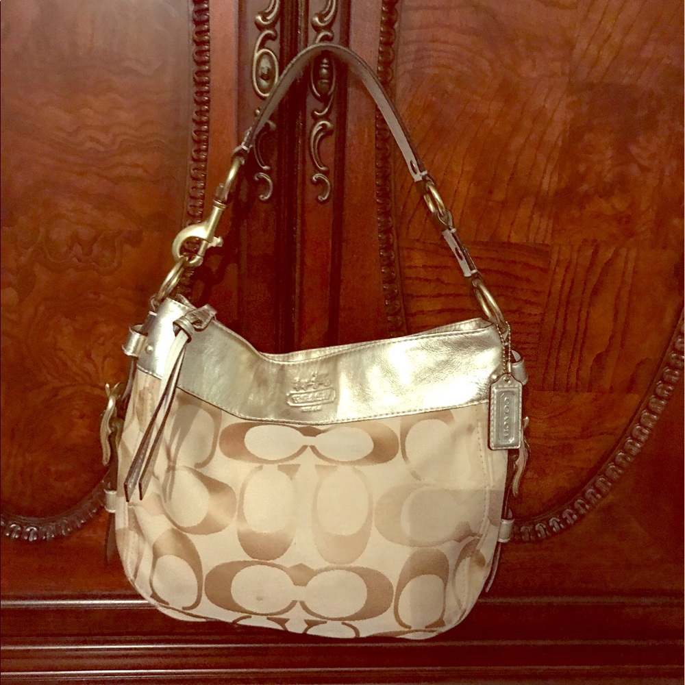 🌟✨Authentic gold being monogram coach purse 👛