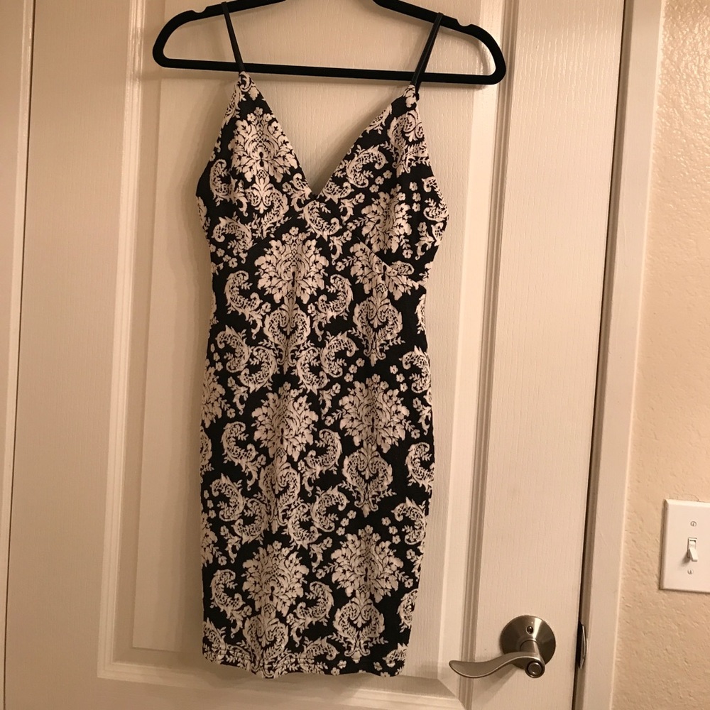 HOT ASTR black & white dress - small