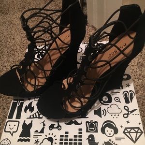 Black wedges