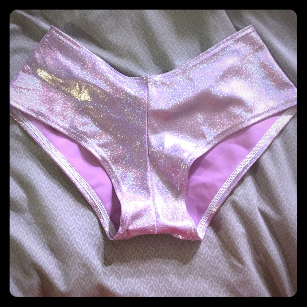 Holographic cheeky bottoms