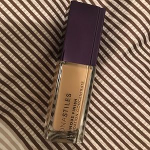 Fiona Stiles Luminous Foundation (4-Natural Beige)