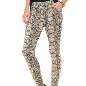 Evelo snakeskin pants. NWT sz large