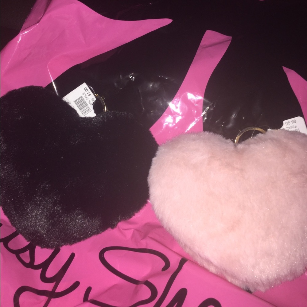 2 pom pompom keychains ❤️ heart size large