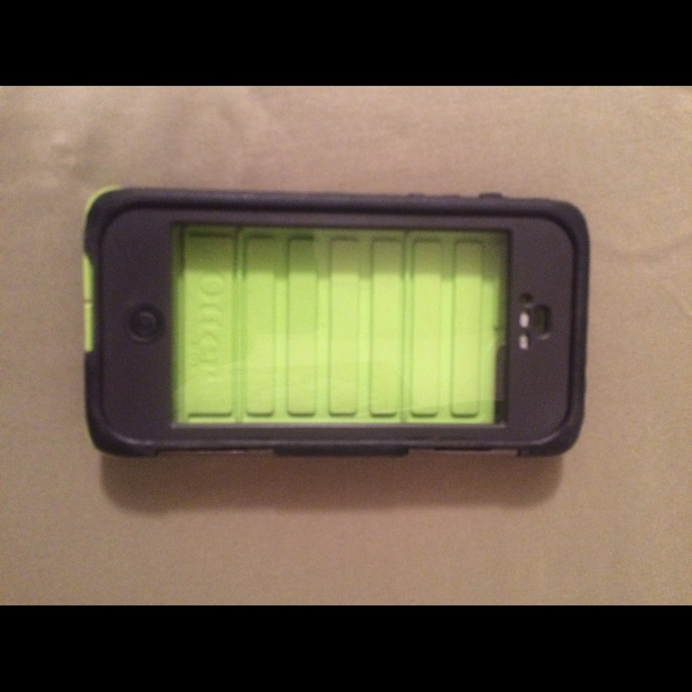 Otterbox Waterproof/Damage proof Case