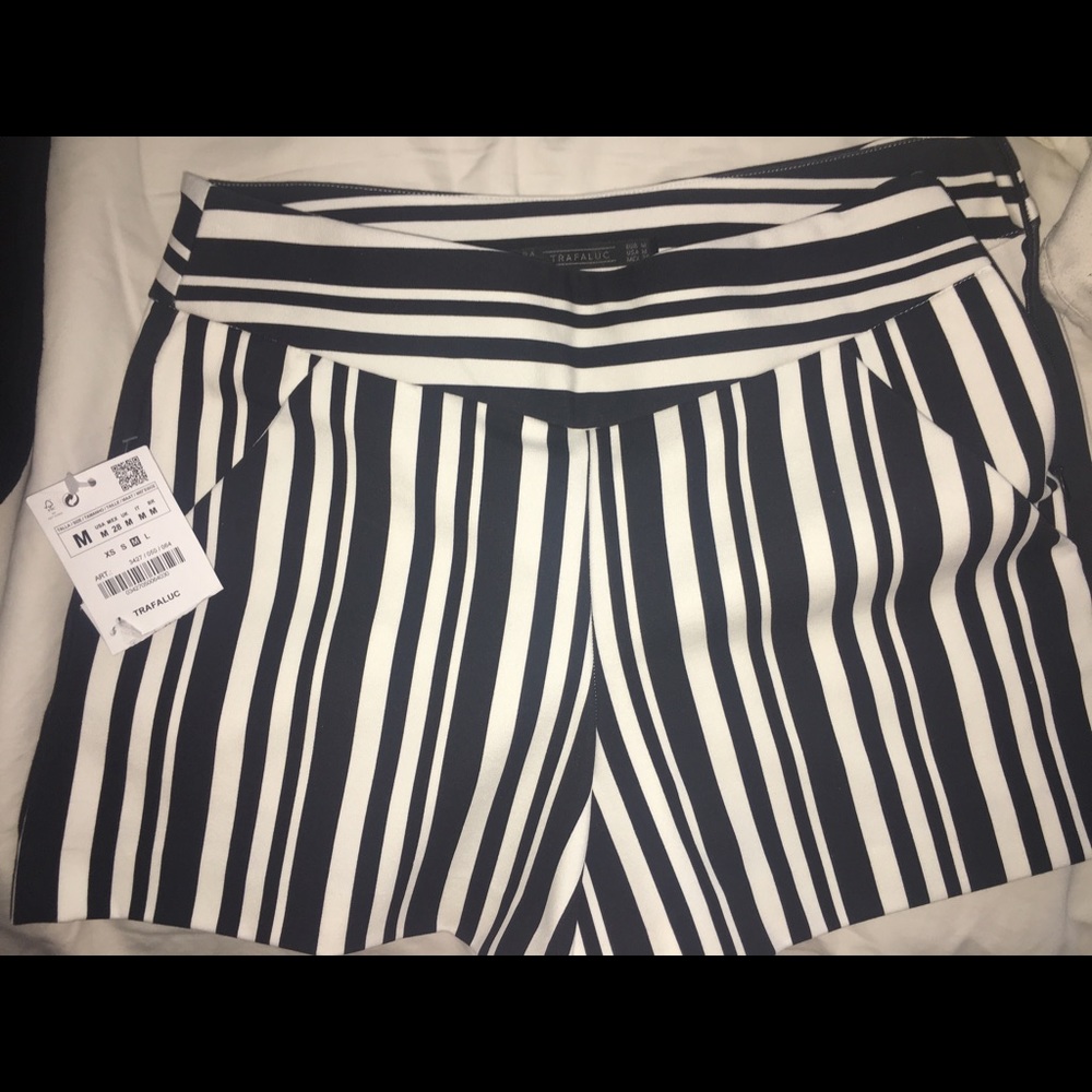 New Zara Vertical striped dress shorts, size M.