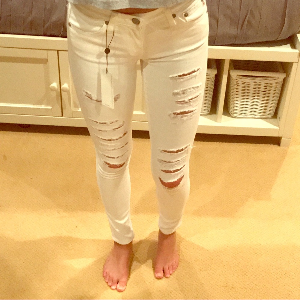 Ag Adriano Goldschmied distressed white jeans!!