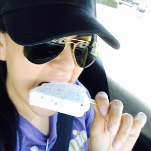 Meet your Posher, Liz