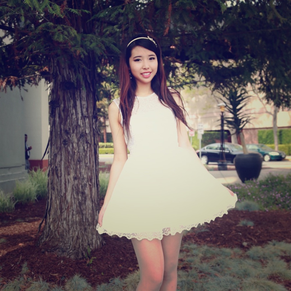 Short White Sleeveless Dress (Promgirl)