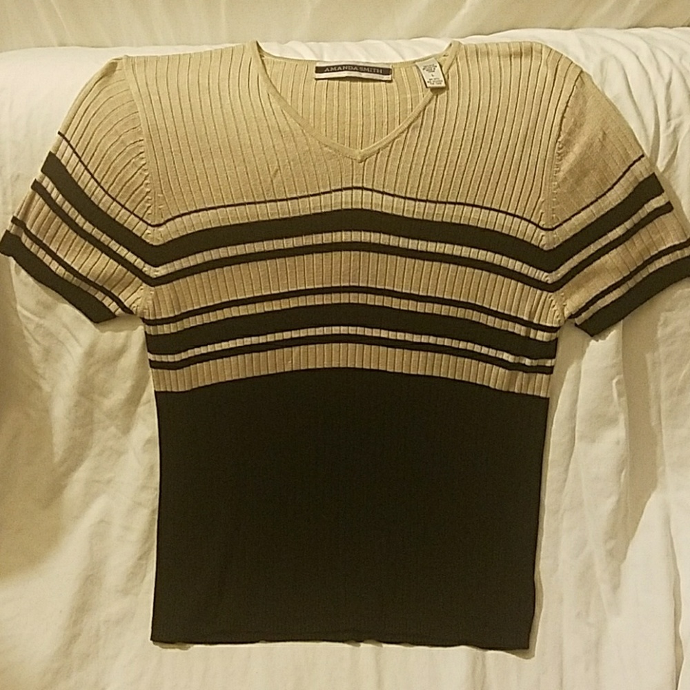 Short sleeve women's dress top