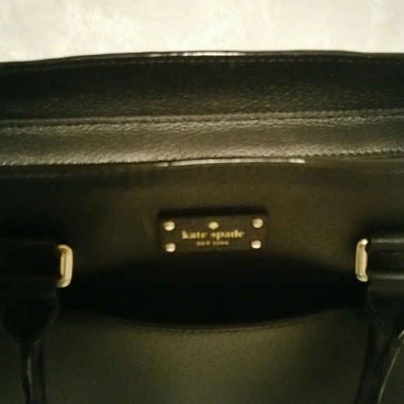 Kate Spade Grove Street Satchel. - Picture 2 of 8
