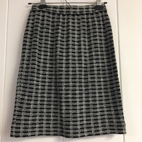 ST. JOHN • Vintage Skirt Suit - Picture 4 of 8