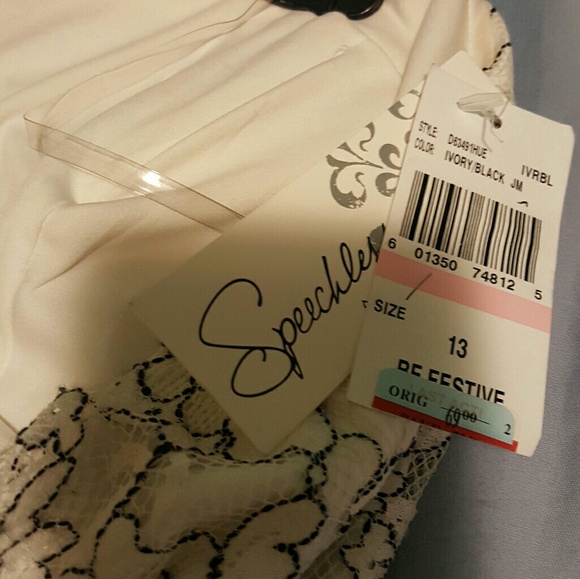 Women dress - Picture 3 of 7