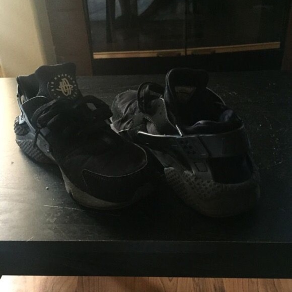 All black nike air hurraches - Picture 3 of 3