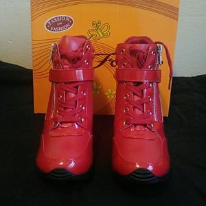 Forever Adriana-M2 Lace-Up Hidden Wedge Sneaker