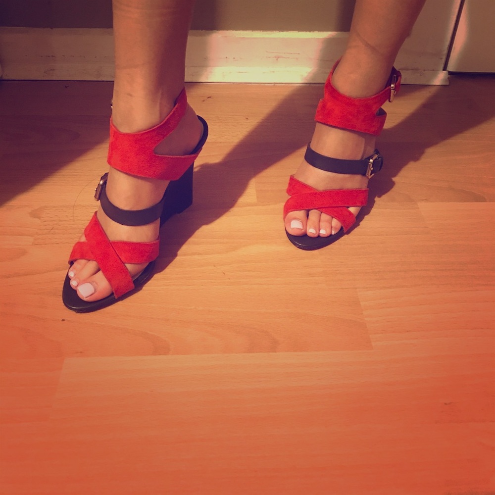 Red and brown cross heel