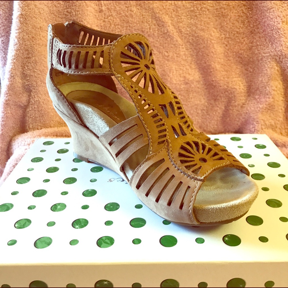 Women's khaki sandals
